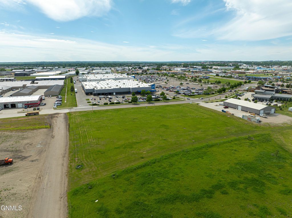 1201 Burlington Drive, Bismarck, ND 58504 photo 12