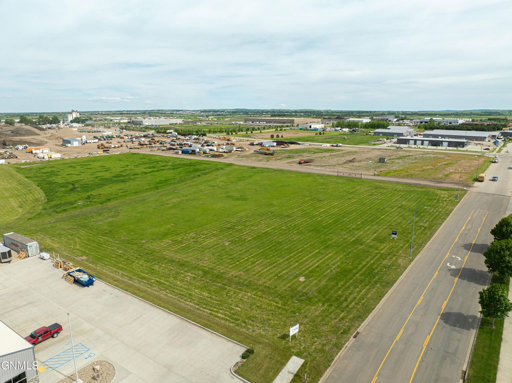 1201 Burlington Drive, Bismarck, ND 58504 photo 7