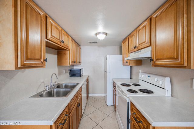 2133 W TURNEY Avenue B74, Phoenix, AZ 85015