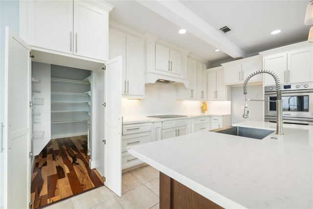 7707 Stratford Hall Drive, Rosharon, TX 77583