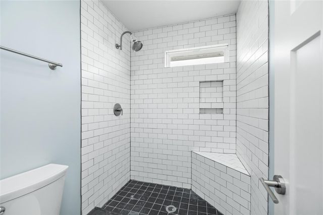 7707 Stratford Hall Drive, Rosharon, TX 77583