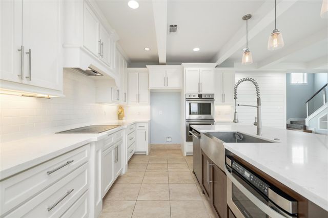 7707 Stratford Hall Drive, Rosharon, TX 77583