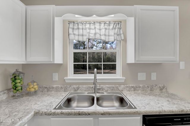 1049 Shirley Drive, Jacksonville, NC 28540