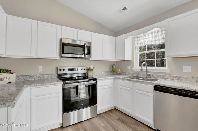 1049 Shirley Drive, Jacksonville, NC 28540