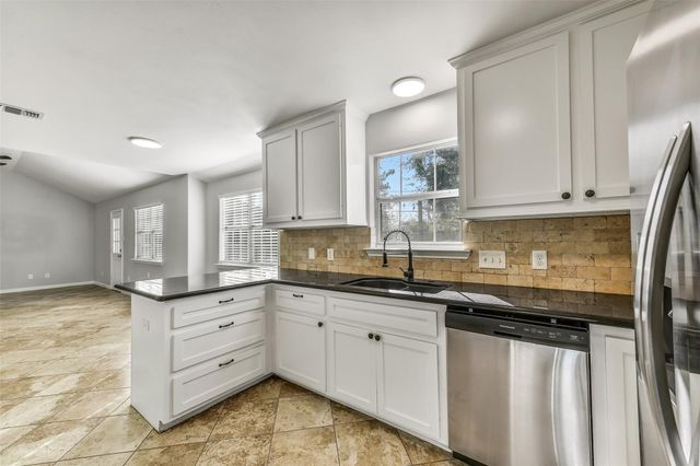 611 Baywood Street, Shoreacres, TX 77571