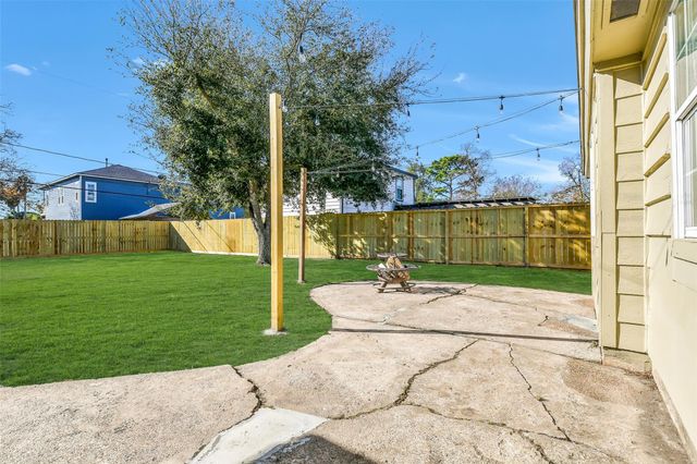 611 Baywood Street, Shoreacres, TX 77571