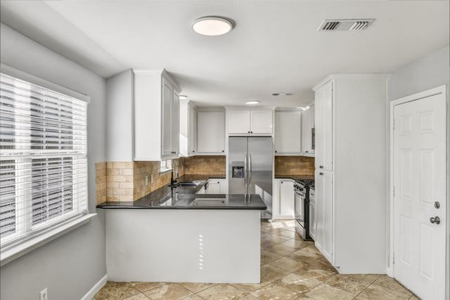 611 Baywood Street, Shoreacres, TX 77571