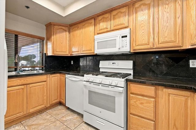 1310 E Orange Grove 102, Pasadena, CA 91104