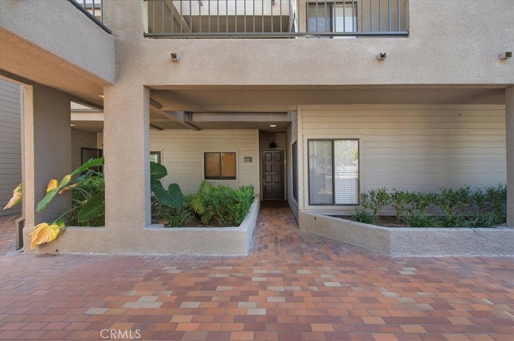 1310 E Orange Grove 102, Pasadena, CA 91104