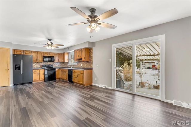 10 Hammes Drive, Florissant, MO 63031