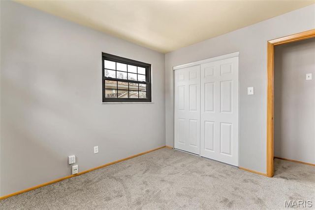 10 Hammes Drive, Florissant, MO 63031