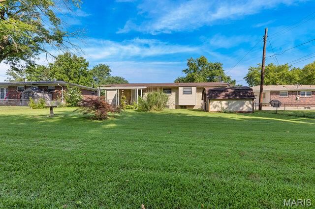 10 Hammes Drive, Florissant, MO 63031