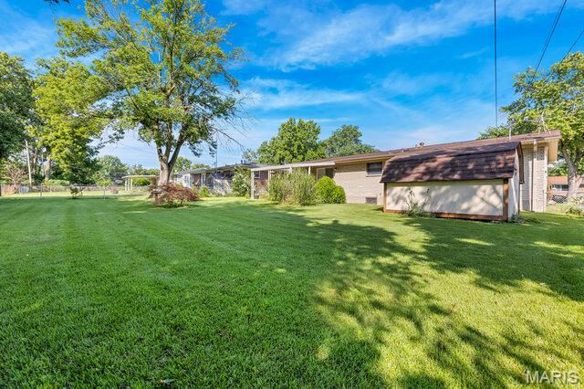 10 Hammes Drive, Florissant, MO 63031