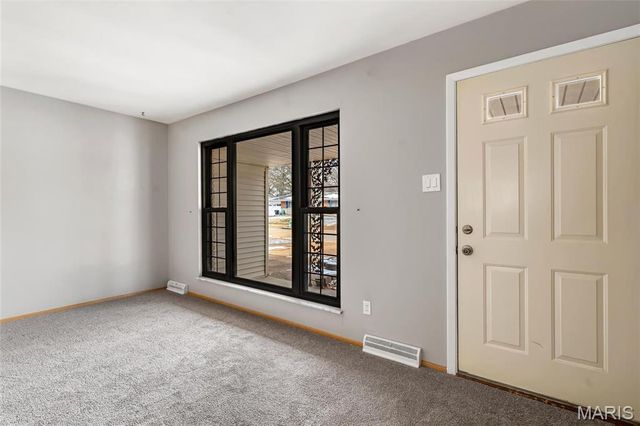 10 Hammes Drive, Florissant, MO 63031