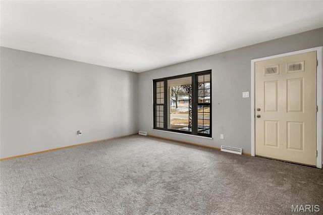 10 Hammes Drive, Florissant, MO 63031