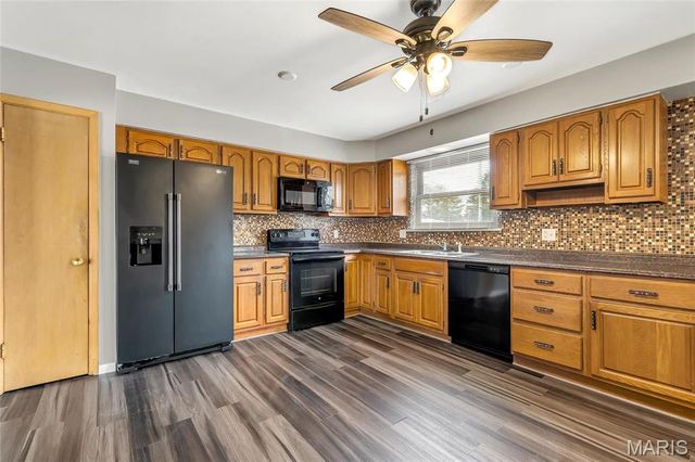 10 Hammes Drive, Florissant, MO 63031