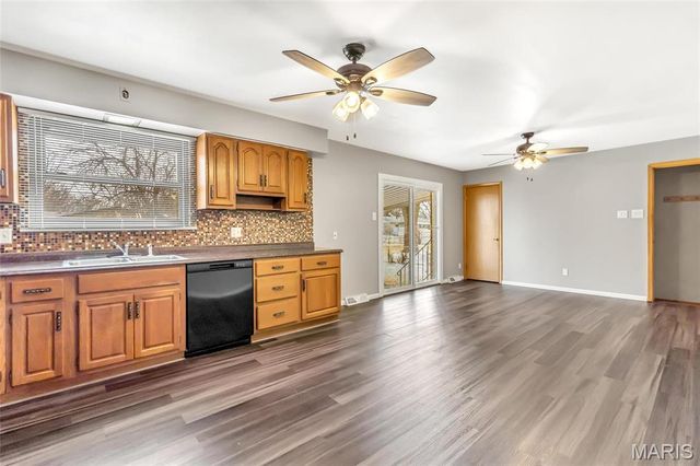 10 Hammes Drive, Florissant, MO 63031