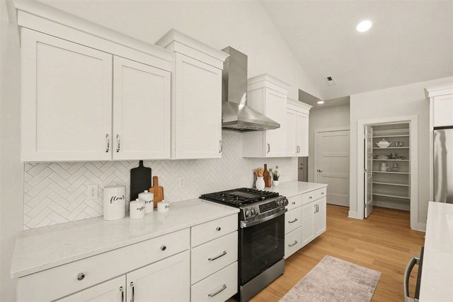 4692 Knapp Bluff Drive, Grand Rapids, MI 49525