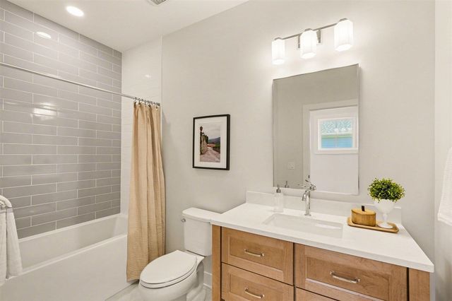 4692 Knapp Bluff Drive, Grand Rapids, MI 49525