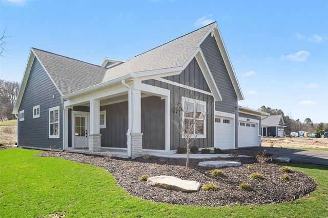 4692 Knapp Bluff Drive, Grand Rapids, MI 49525