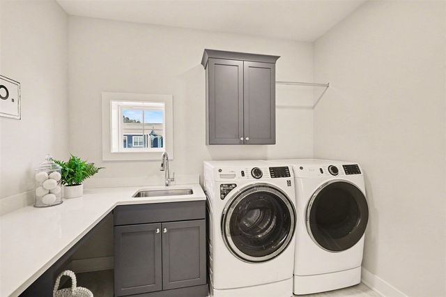 4692 Knapp Bluff Drive, Grand Rapids, MI 49525