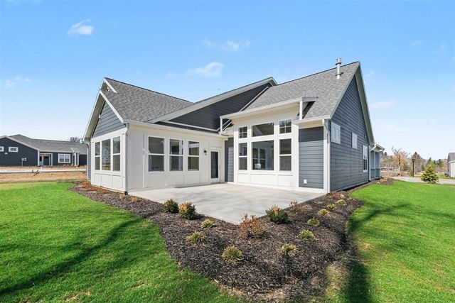 4692 Knapp Bluff Drive, Grand Rapids, MI 49525