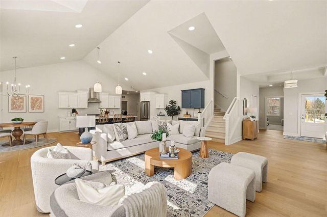 4692 Knapp Bluff Drive, Grand Rapids, MI 49525