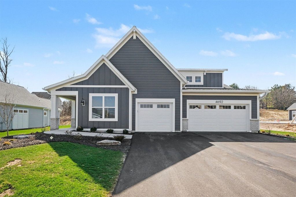 4692 Knapp Bluff Drive, Grand Rapids, MI 49525