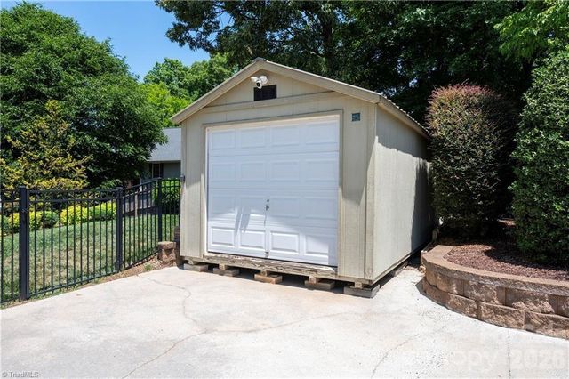 1332 Lake Drive 9 None, Lexington, NC 27292