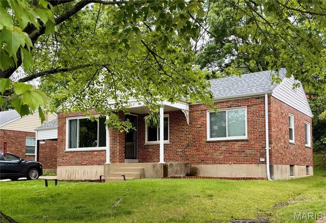 9443 High Hill Court, St Louis, MO 63126