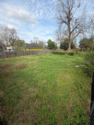 9430 Pembrook Street, Houston, TX 77016