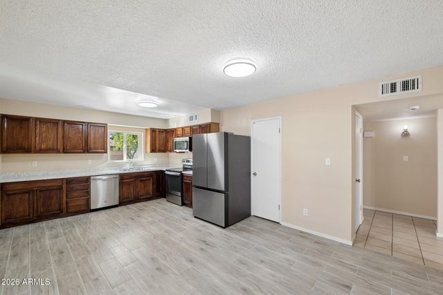 4613 W SUNNYSIDE Avenue, Glendale, AZ 85304