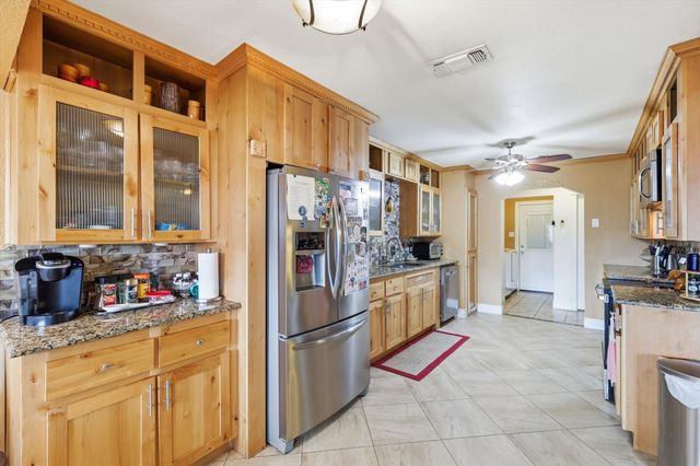 433 Overcrest Drive, Benbrook, TX 76126