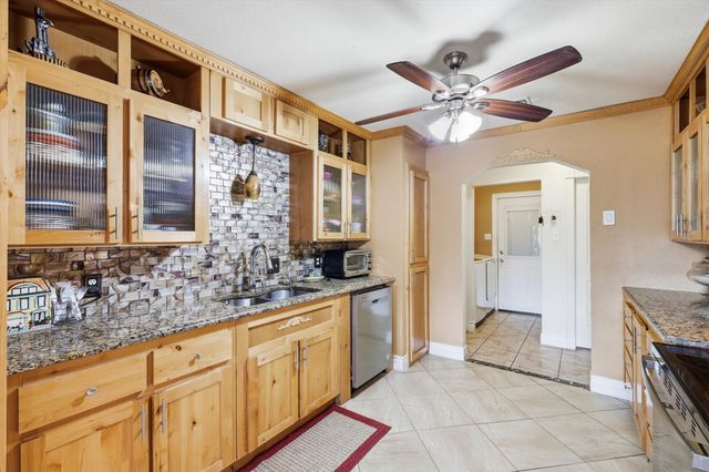 433 Overcrest Drive, Benbrook, TX 76126