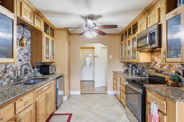 433 Overcrest Drive, Benbrook, TX 76126