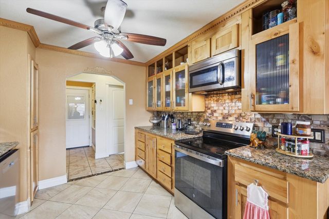 433 Overcrest Drive, Benbrook, TX 76126