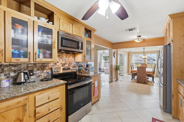 433 Overcrest Drive, Benbrook, TX 76126