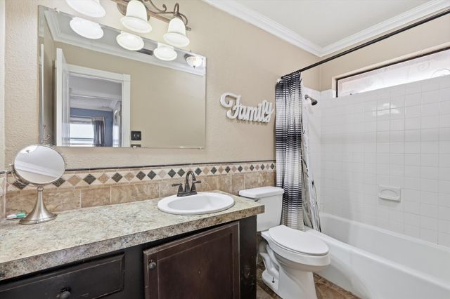 433 Overcrest Drive, Benbrook, TX 76126