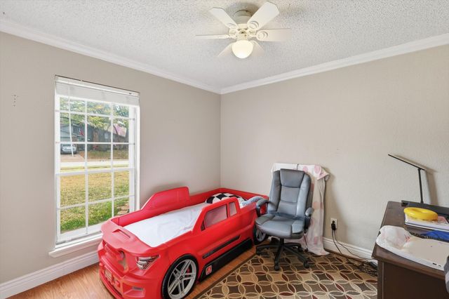 433 Overcrest Drive, Benbrook, TX 76126