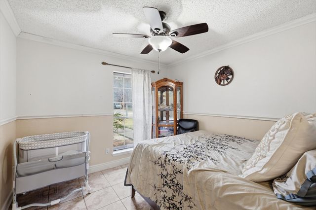 433 Overcrest Drive, Benbrook, TX 76126