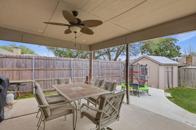 433 Overcrest Drive, Benbrook, TX 76126