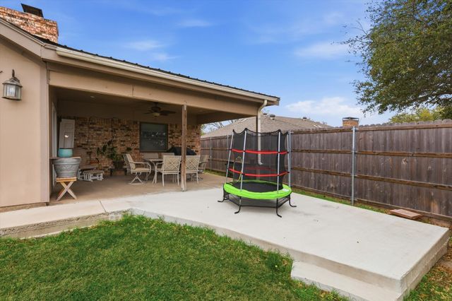 433 Overcrest Drive, Benbrook, TX 76126