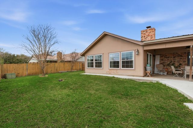 433 Overcrest Drive, Benbrook, TX 76126