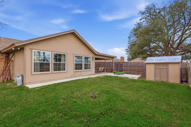 433 Overcrest Drive, Benbrook, TX 76126