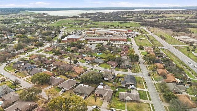 433 Overcrest Drive, Benbrook, TX 76126