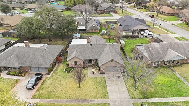 433 Overcrest Drive, Benbrook, TX 76126