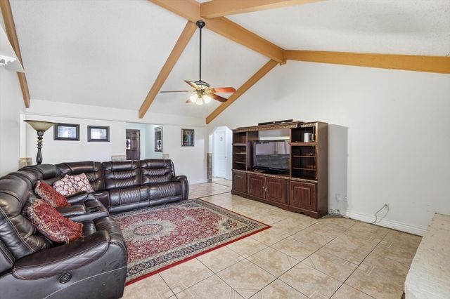 433 Overcrest Drive, Benbrook, TX 76126