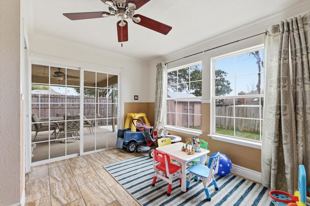 433 Overcrest Drive, Benbrook, TX 76126