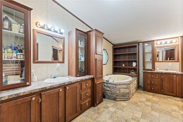 18015 Stout Mountain Road, Fayetteville, AR 72701