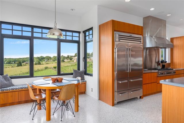 82 Nonquit Lane, Tiverton, RI 02878